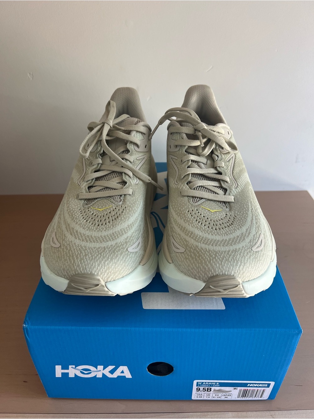 NIB HOKA Arahi Women's Neutral Running Shoes in Beige/soft mint green size 9.5